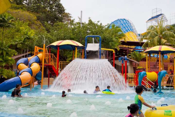 AFamosa Theme Park