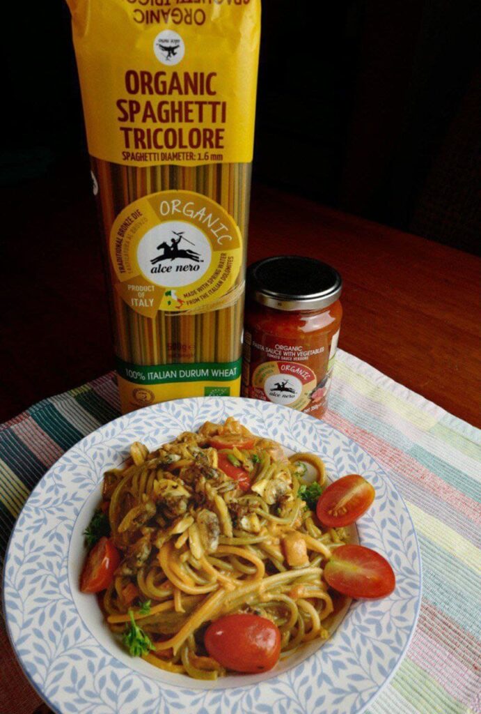 Creamy Tomato Clam Spaghetti with Alce Nero Organic Spaghetti Tricolore and Organic Pasta Sauce with Vegetables