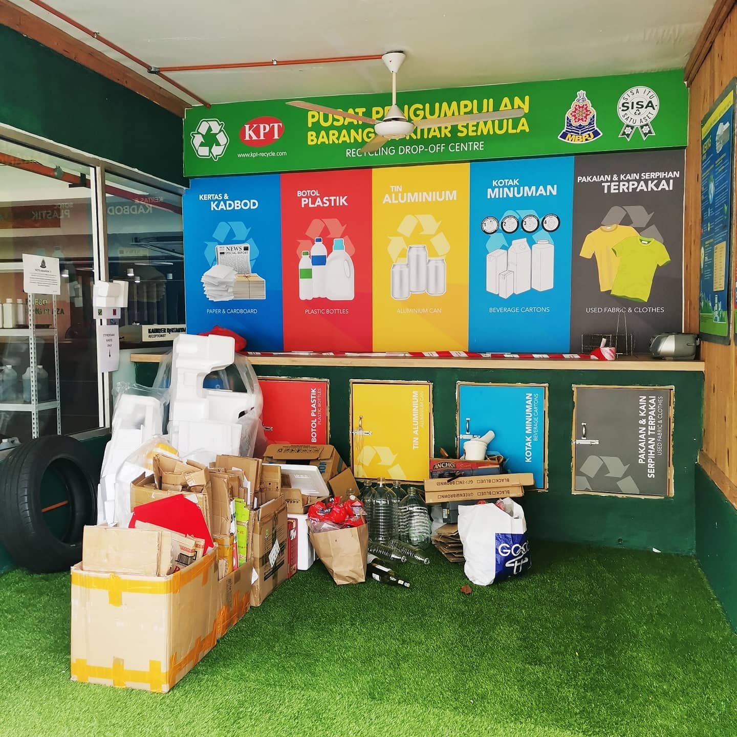PJ Eco Recycling Plaza Recycling Drop-Off Centre, Pusat Pengumpulan Barangan Kitar Semula