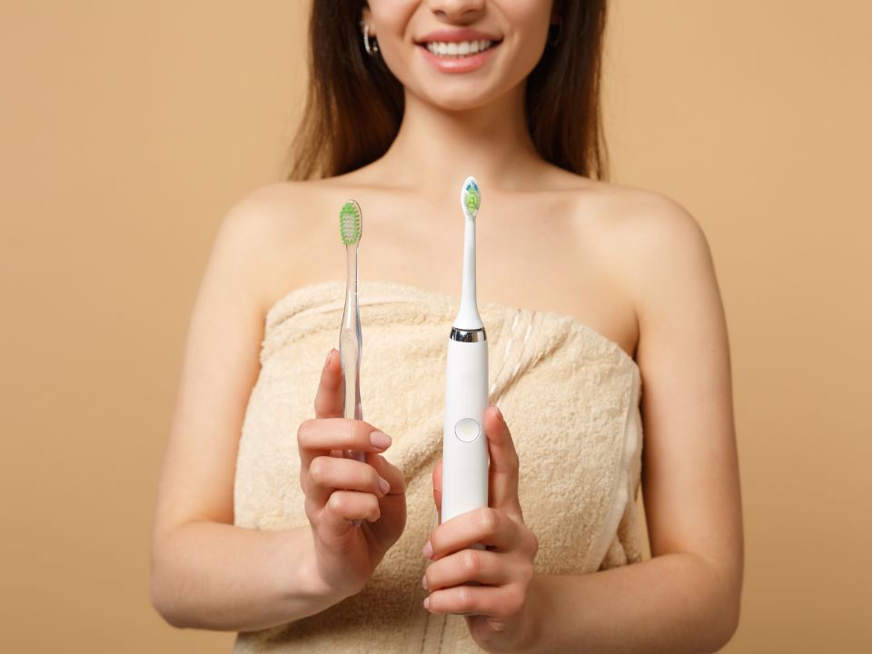 Which is Better? Electric or Manual toothbrush by RiseMalaysia
