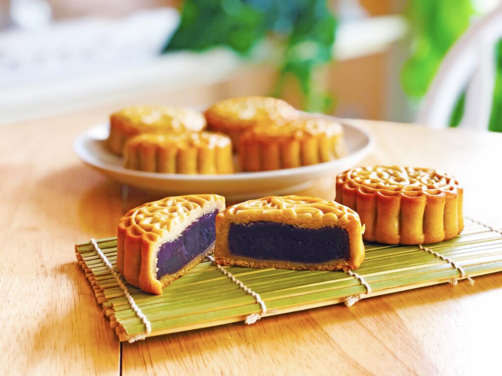 Red bean paste mooncakes