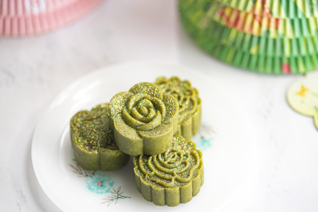 Green tea mooncake