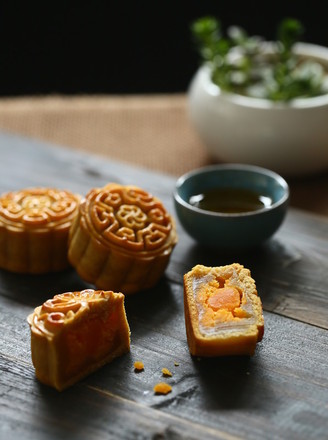 Salted egg yolk mooncakes