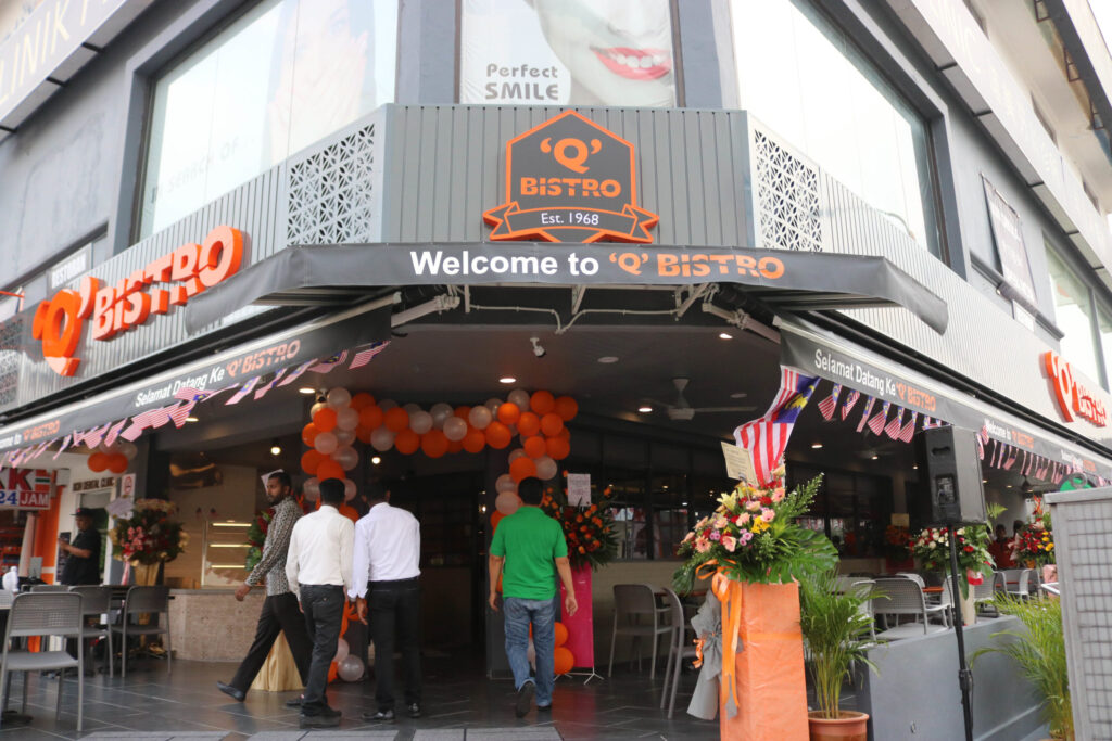 robot restaurant Malaysia: Q Bistro
