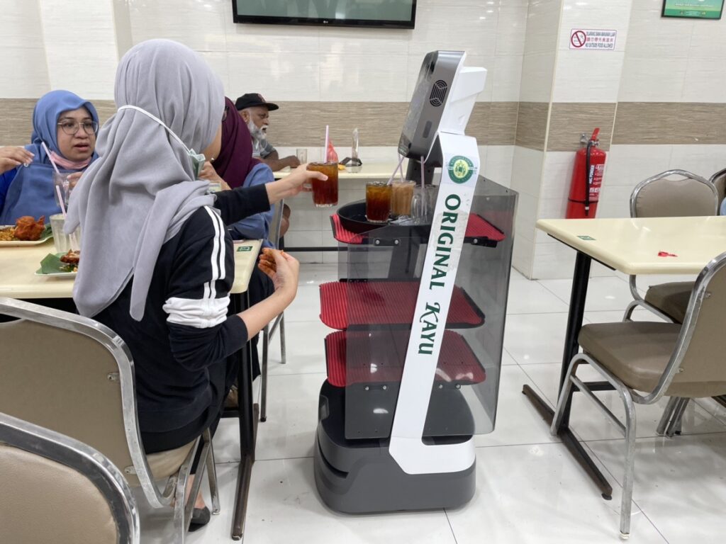 robot restaurant Malaysia: service robots