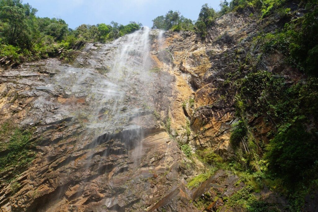 Famous waterfalls in Malaysia_01