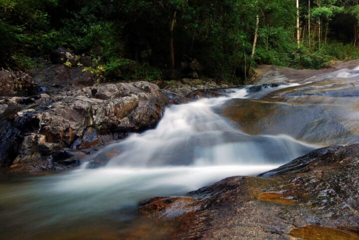 Enjoy your vacation at these nine famous waterfalls in Malaysia right now!