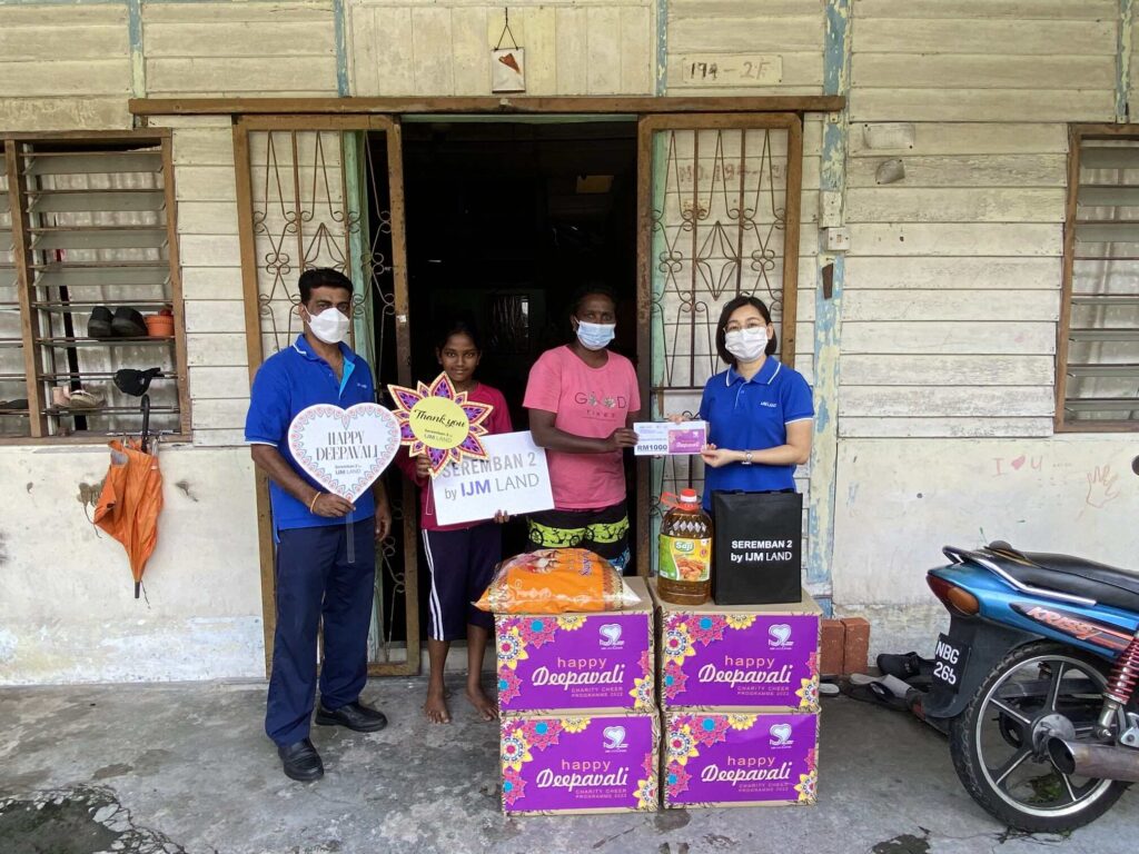 Mdm Nirmala's family, Deepavali Charity Cheer Programme