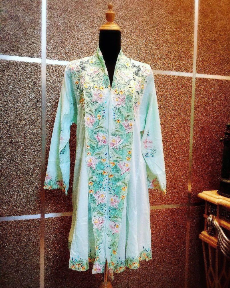 Malay Kebaya or Long Kebaya 