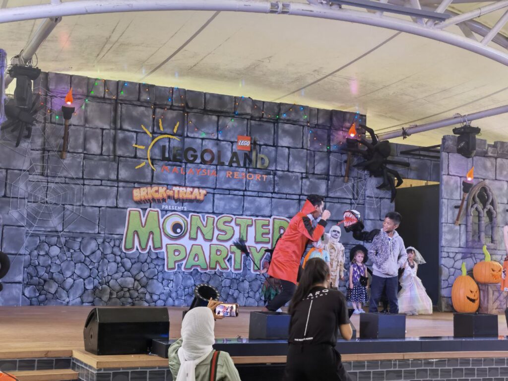 Legoland's Monster party