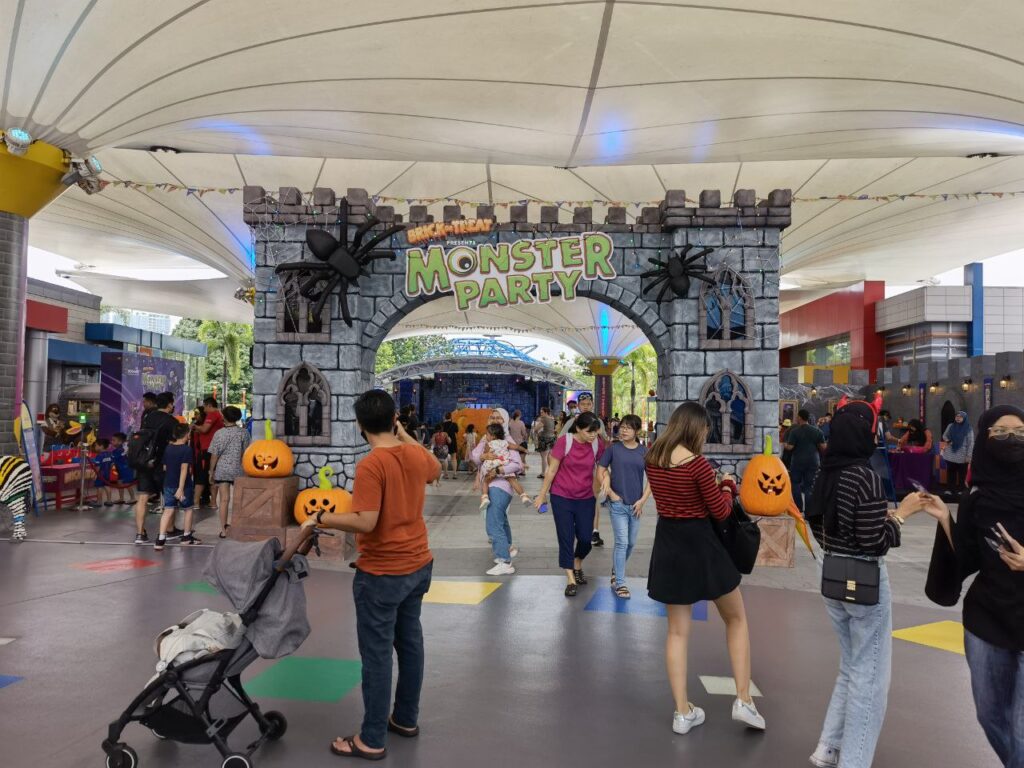 Legoland's Monster party