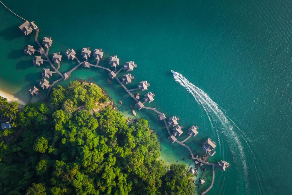Pangkor laut resort; best floating hotels in Malaysia