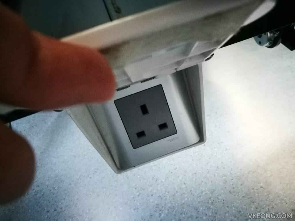 power outlet with 3 pins in ets