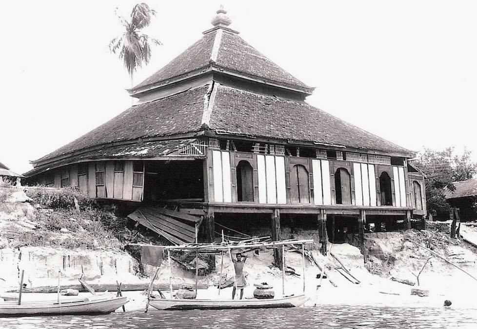 first mosque in Malaysia, masjid kampung laut, kelantan