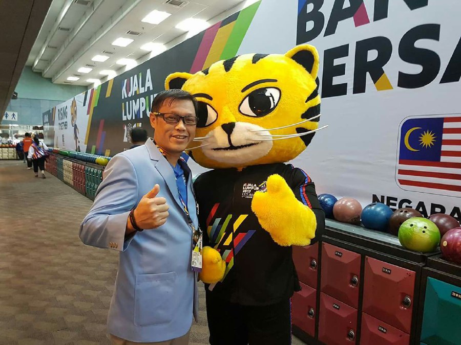 Maradona Chok , team manager for malaysia's bowling team