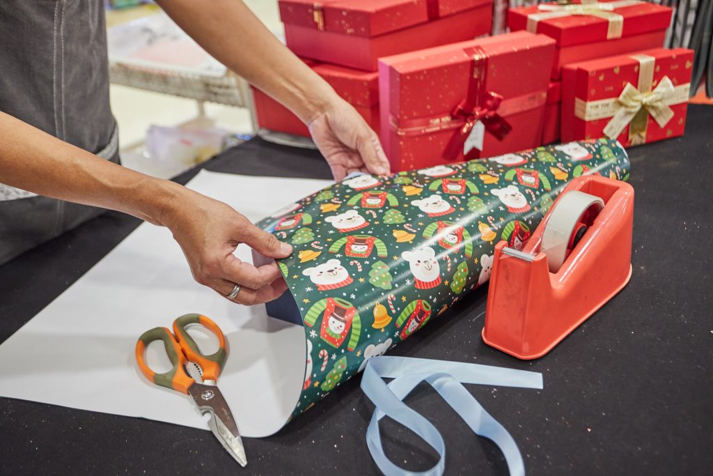 Gift Wrapping service for christmas at Intermark Mall