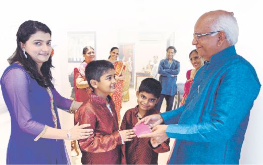 deepavali pocket money in purple