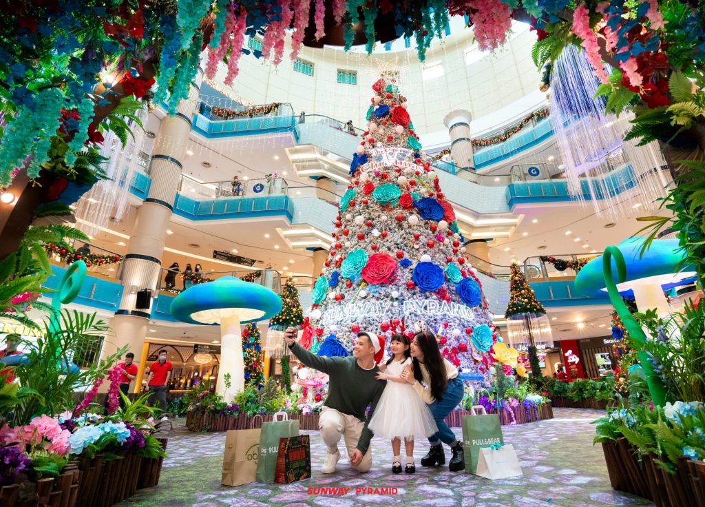 Christmas trees in Malaysia - Sunday pyramid