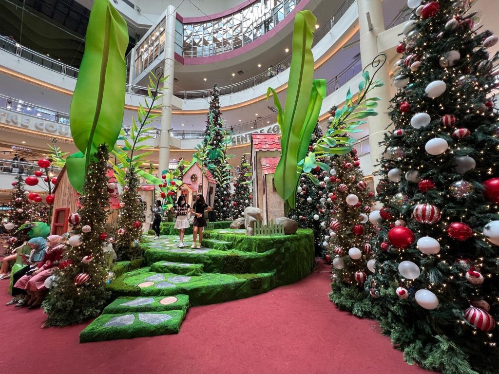 Malaysia malls Christmas trees - mid valley megamall