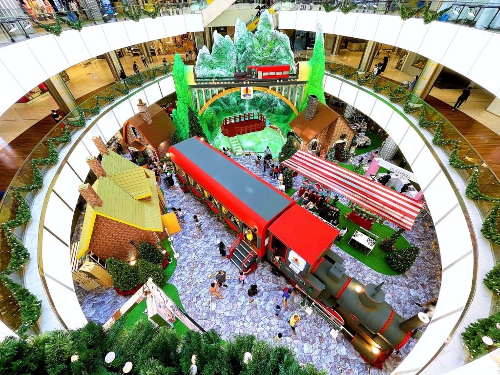 Malaysia malls Christmas trees - 1 utama