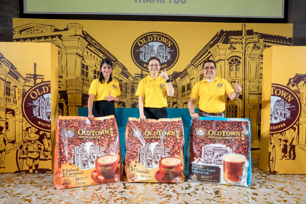 Ms. Fiona Tan (middle), General Manager of JDE Malaysia together with Mr. Raleigh Santos (right), Regional Innovation & Program Delivery Manager of JDE and Ms. Lian Zecha, Regional Marketing Manager Malaysia of JDE introduced OLDTOWN White Coffee's refreshed look and new product offerings to the public