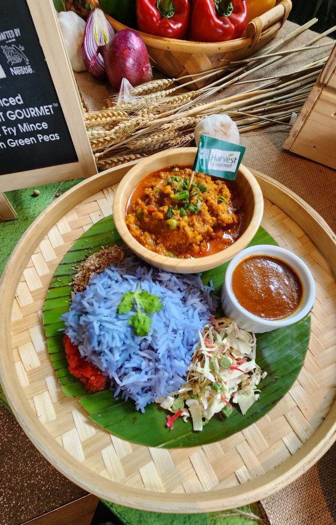 Nasi Kerabu with Spiced Harvest Gourmet Mince with Green Peas