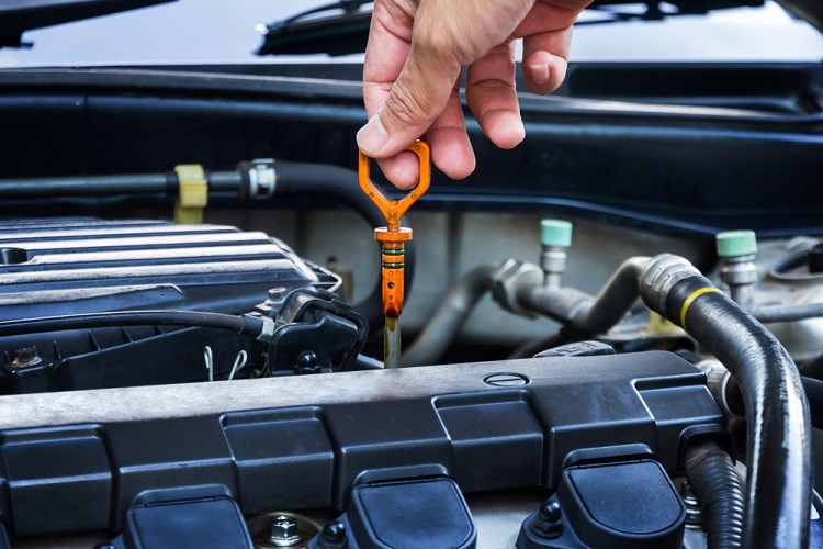 Tips before going on a road trip - check your engine oil
