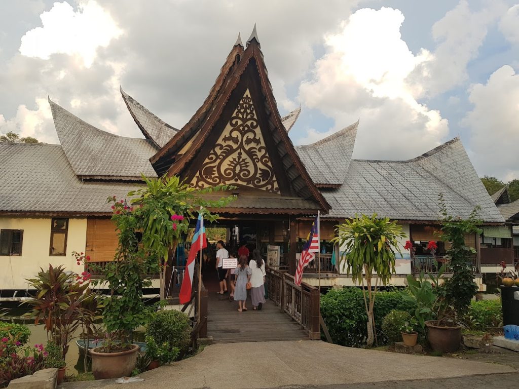 Kampung Nelayan Floating Seafood Market Restaurant