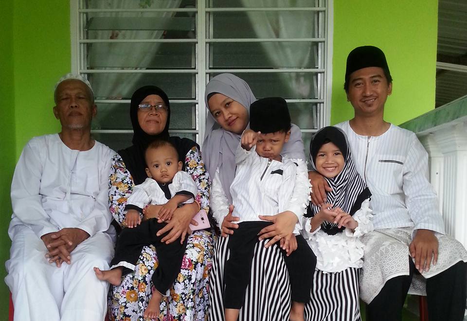Dr Mariatulqabtiah Abdul Razak and her family