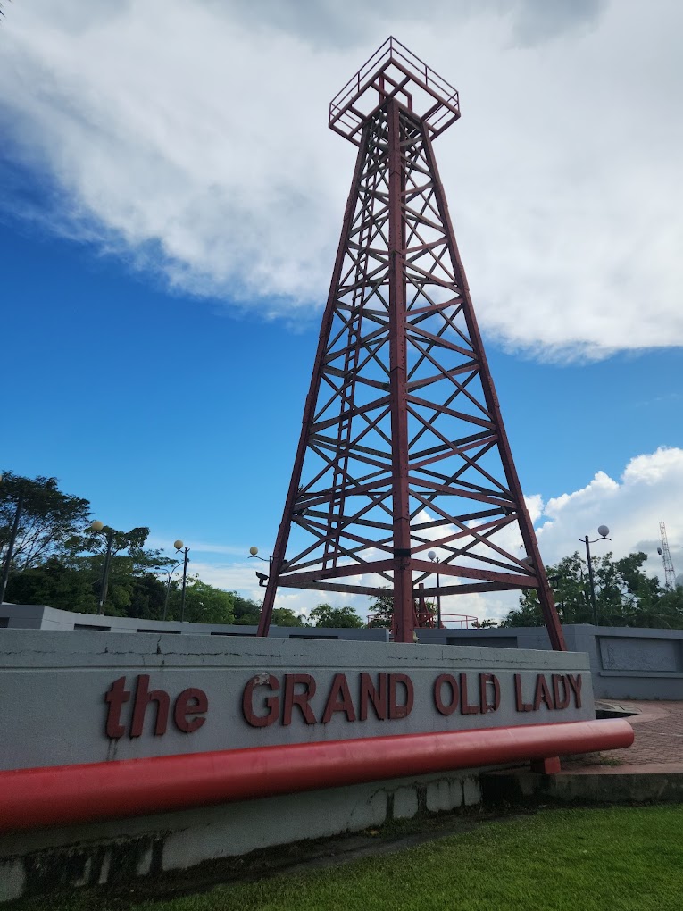 The Grand Old Lady - Canada Hill