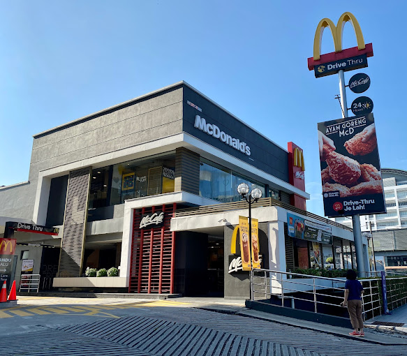 Unique mcdonalds outlet-Mcd Bandar Utama 