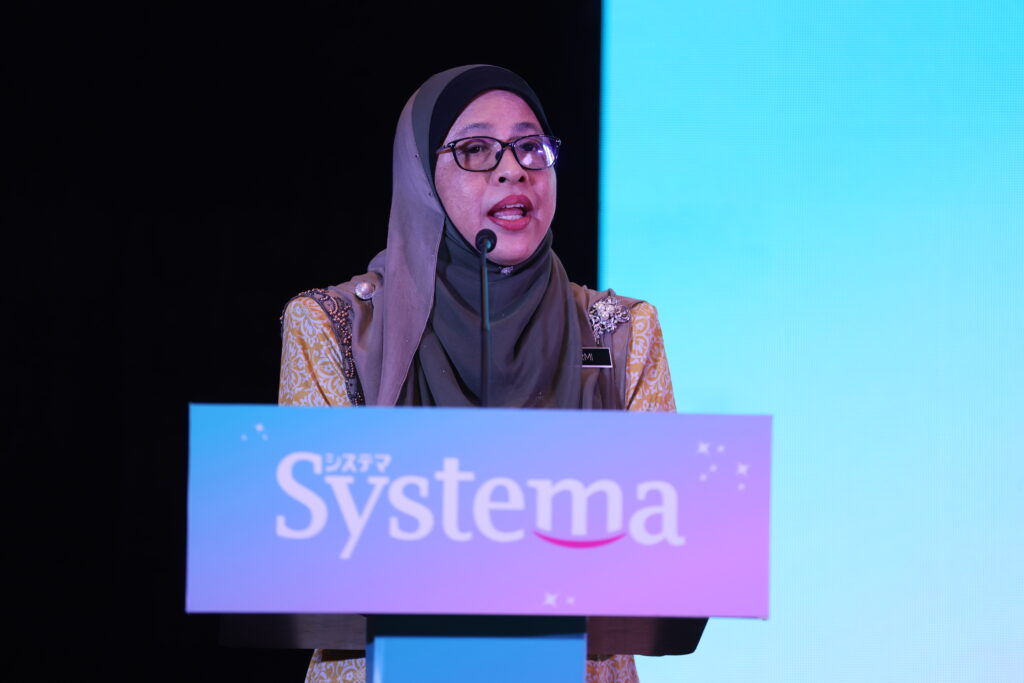 Dr. Noormi Binti Othman, Principal Director of Oral Health, Ministry of Health Malaysia