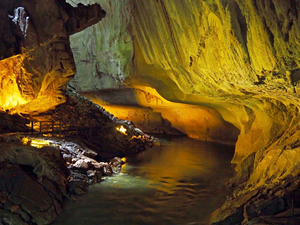 Amazing Caves in Malaysia: View of Clearwate Cave in Gunung Mulu National Park