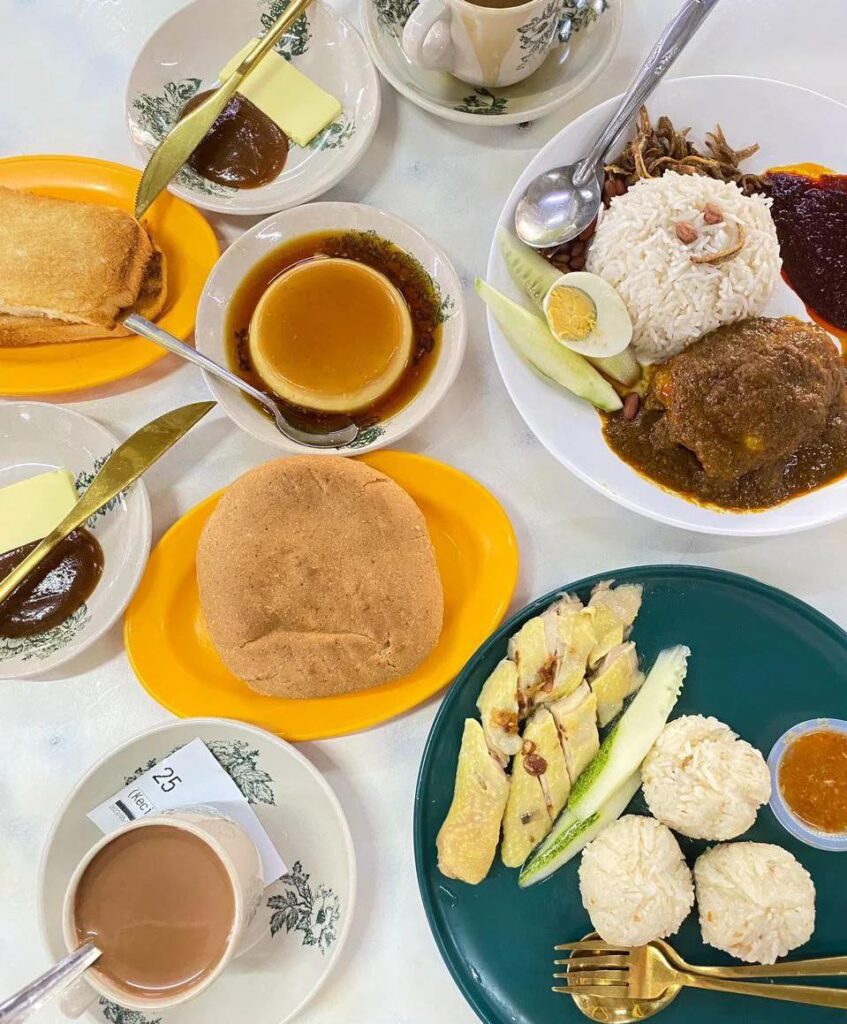 local and western food serves at this kopitiam