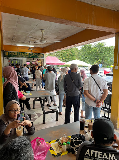 Famous nasi lemak in KL : nasi lemak tanglin