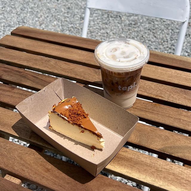Iced latte and burnt biscoff cheesecake
