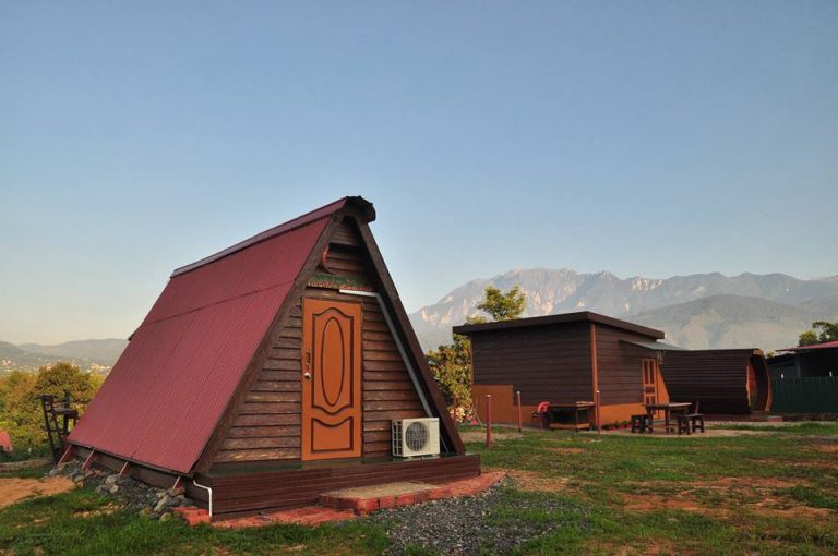 Homestay at Kundasang: Cabins with different shapes