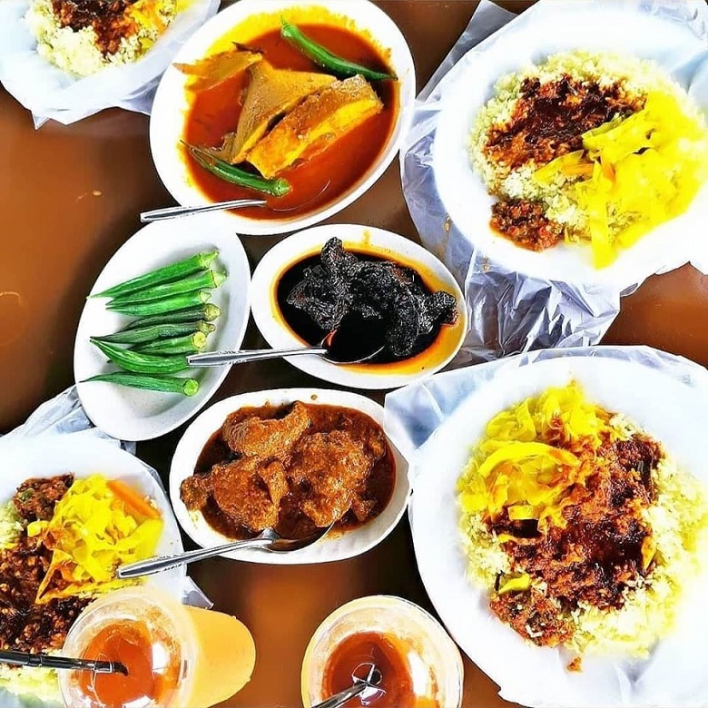 wide range of side dishes at nasi kandar apollo