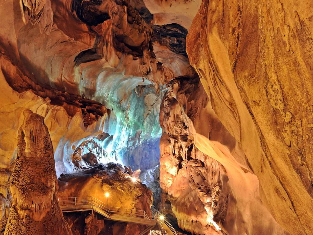 4. Tempurung Cave