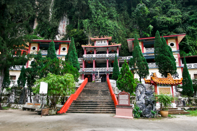 2. Sam Poh Tong Temple