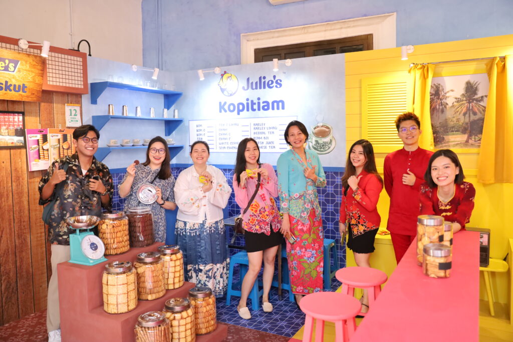 Julie's @ ZUS Coffee "Kampung Buatan Malaysia"
