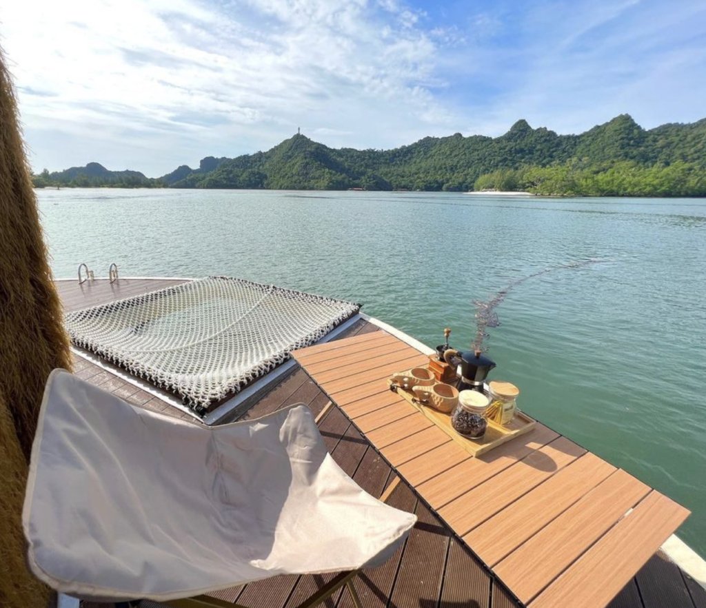 Coconut-shaped Glamping Spot