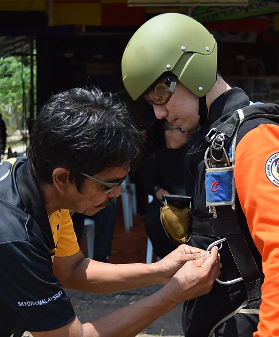Skydiving Malaysia: Hawk  Skydive