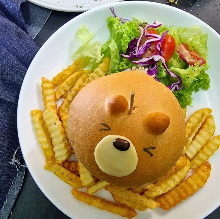 Classic Chicken Burger In The Teddy Cafe 