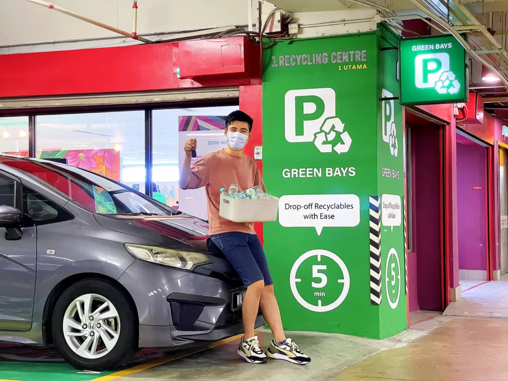 1RECYCLING CENTRE (1RC) green parking bays