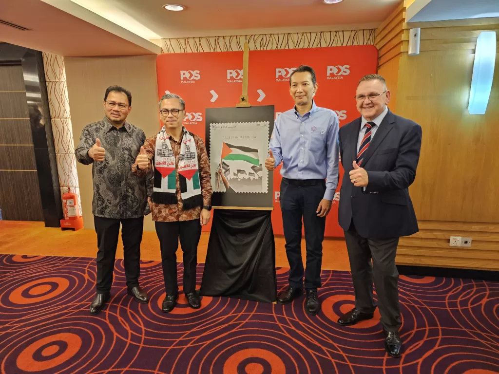 YB Fahmi Fadzil Officiated "Palestin Merdeka" Stamp With Pos Malaysia