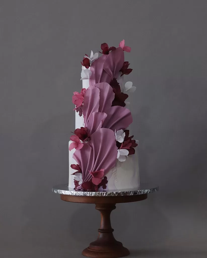 Come & Get Your Pretty Wedding Cake Here!