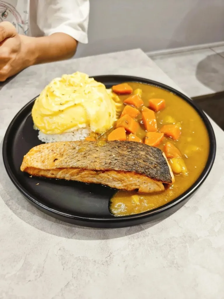 Katsu Curry Omu Salmon