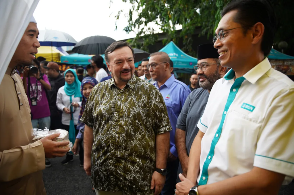 Bank Simpanan Nasional (BSN) with the Second Minister of Finance at the TTDI Ramadan Bazaar