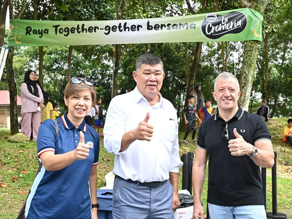 Nestlé (Malaysia) Berhad Chief Executive Officer Juan Aranols and Nestlé Ice Cream Malaysia Business Executive Officer April Wong, together with Uncle Kentang.